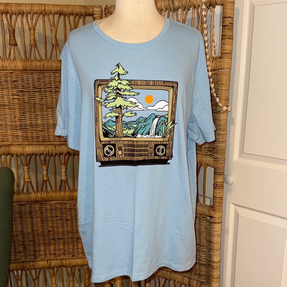 Old Navy Blue Graphic T-Shirt with Nature Design